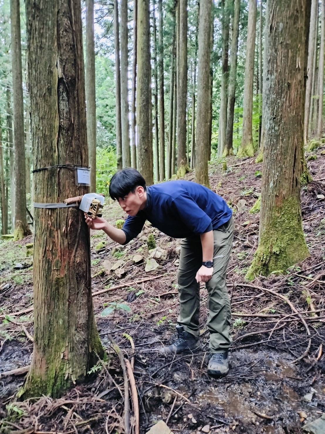 カメラの確認をする山﨑君.JPG