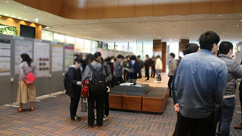 181213_news_postersession01.jpg