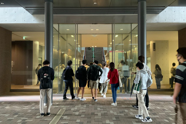 世田谷キャンパス1号館入口