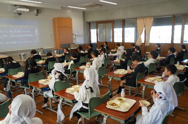 稲花小学校給食.jpg