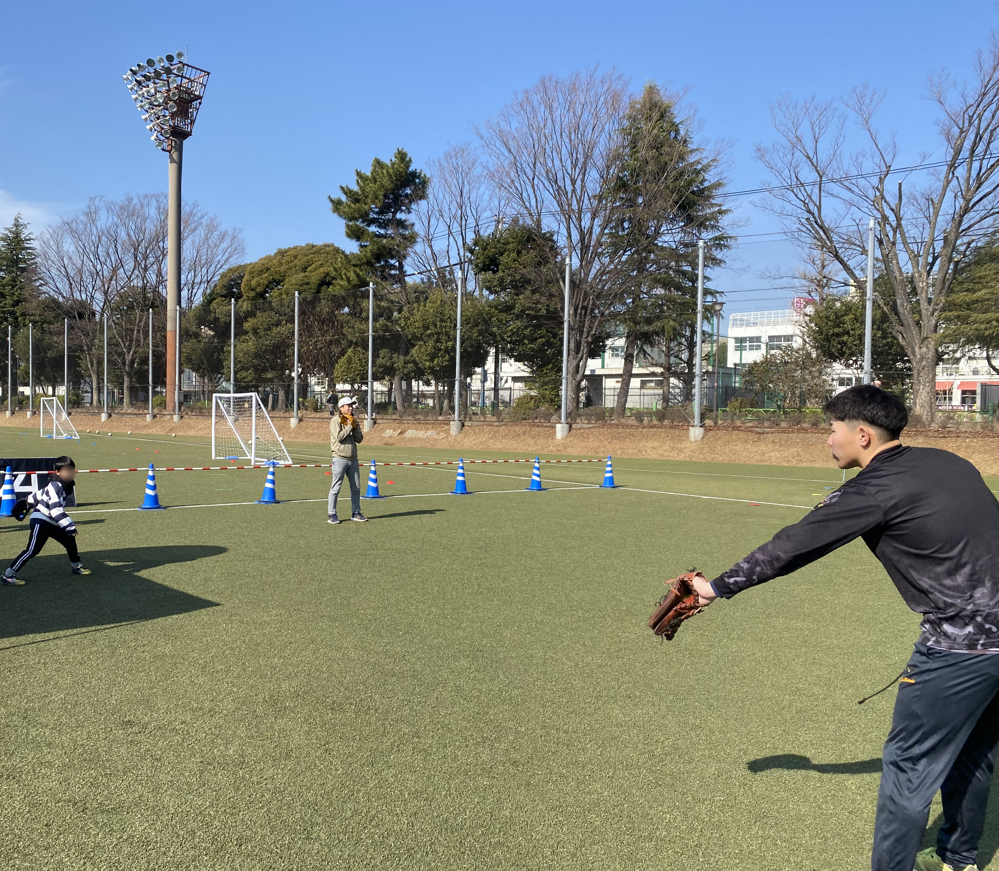 世田谷区イベント_硬式野球部と子ども_ほがし加工.png