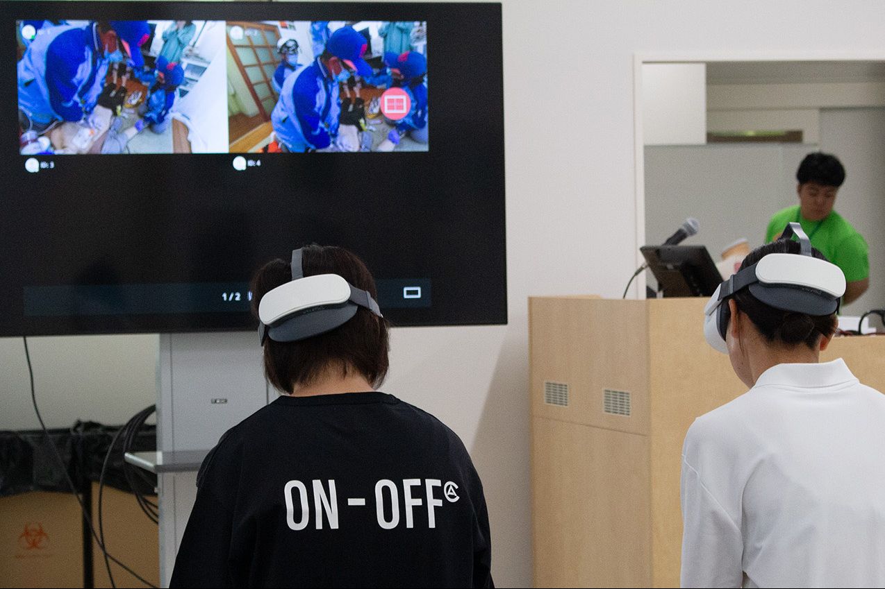 写真5_看護学科_VR演習.jpg