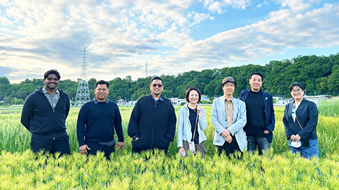 東京農業大学をマレーシアプトラ大学のAhmad Farhan Mohd Sadullah学長、Arifin Bin Abdu副学長らが視察訪問