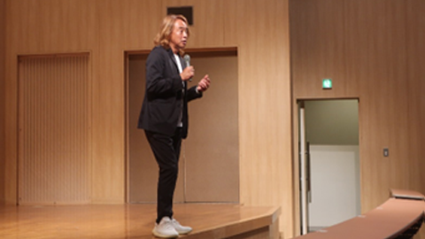 元サッカー日本代表　北澤豪さんの特別講義を実施しました。