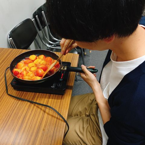 すもも加工の様子