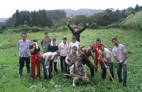 新潟/輪作実験圃場の除草作業を終えて(本学学生)